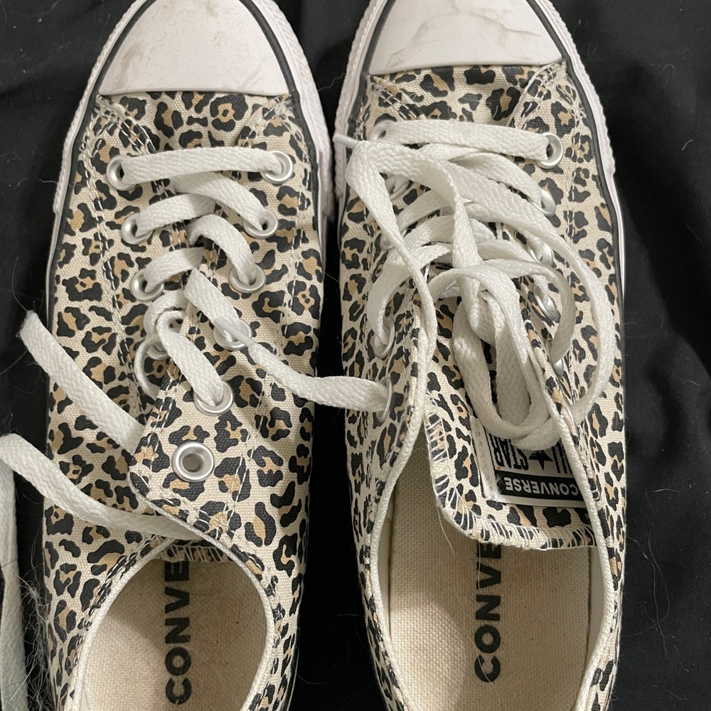 Converse. Leopard print. Size 8